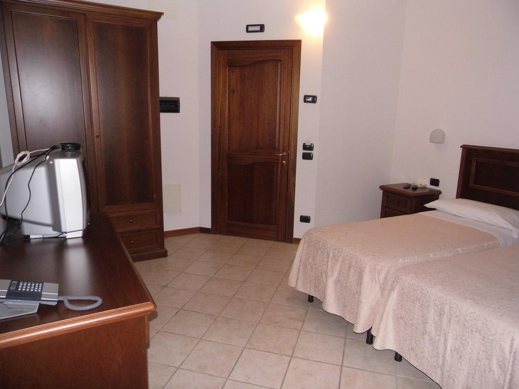 Hotel Valleumbra Torgiano Quarto foto
